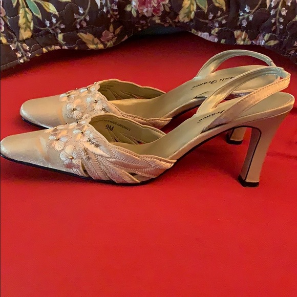 Women’s gold Valentine Franco 3 inch heels. 9M - Picture 4 of 5